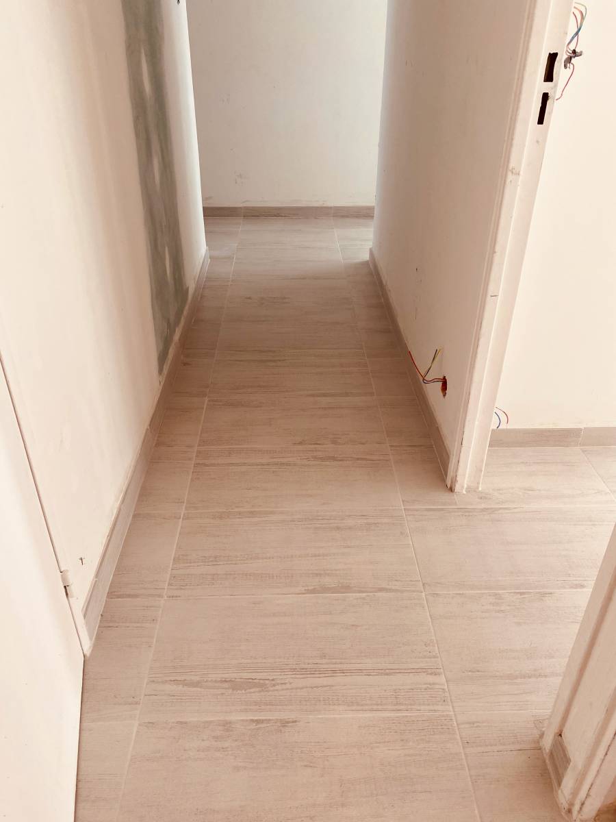 Rénovation sol en carrelage appartement Nice carreau de 30X60 gris