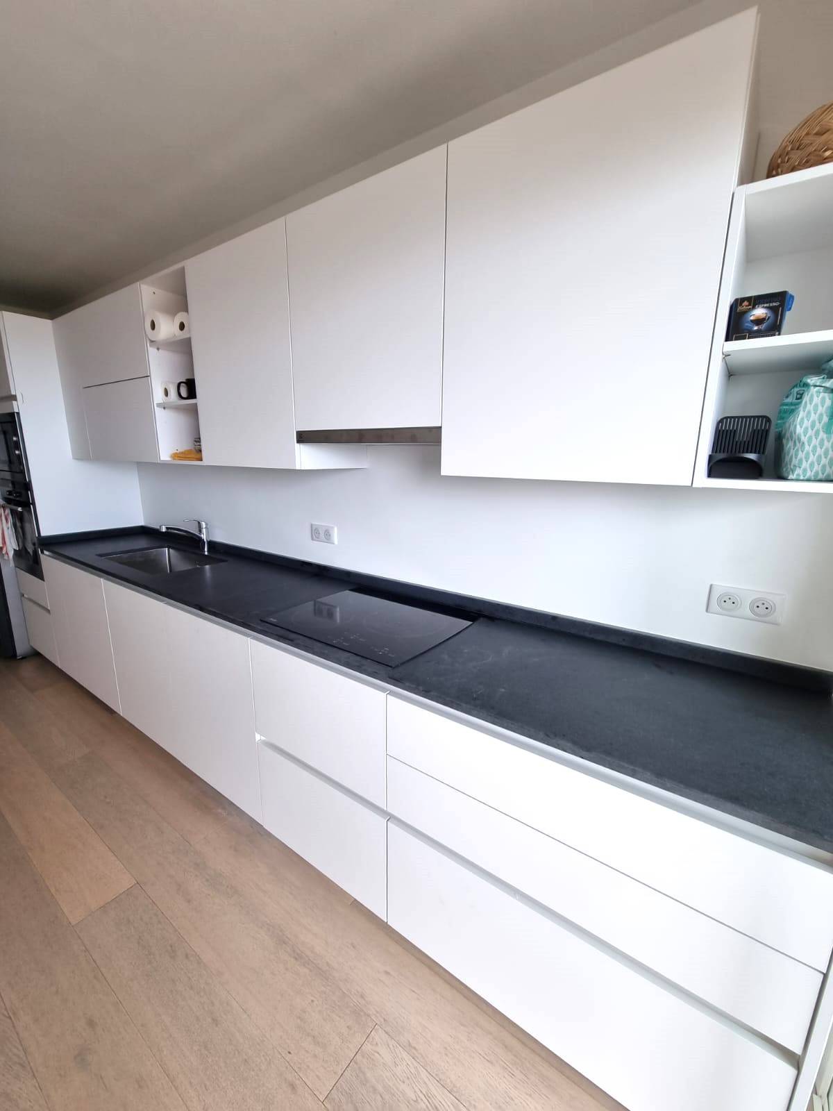 Fourniture et pose d'une cuisine toute équipée 