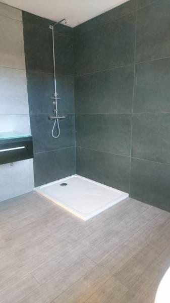 revêtement mural d'une salle de bain Granicruz