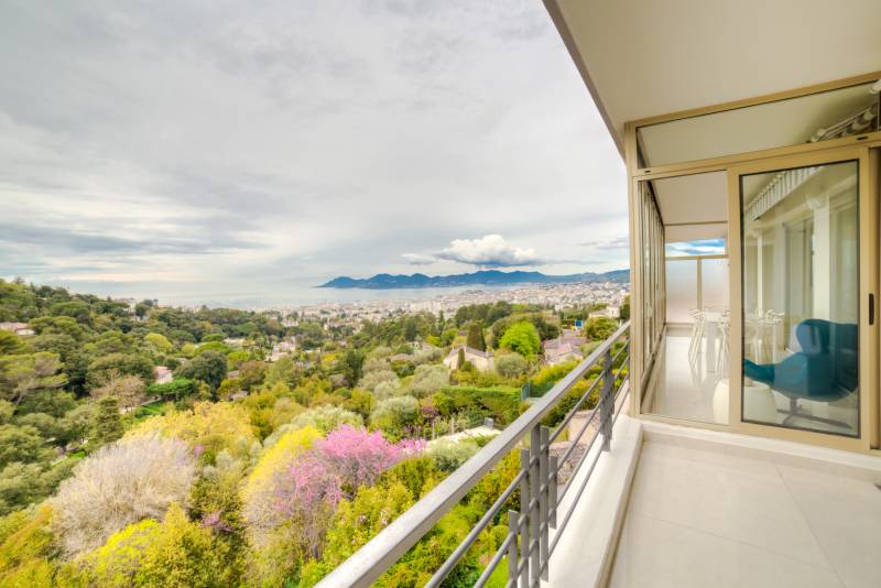 Vue de la terrasse, sur la baie de Cannes.