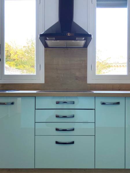 Pose de cuisine avec accessoires