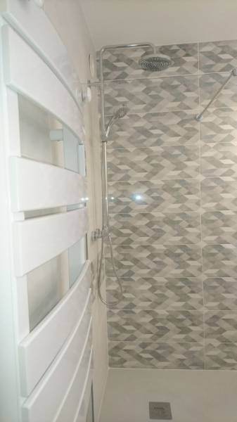 Douche chantier Granicruz posrte serviette