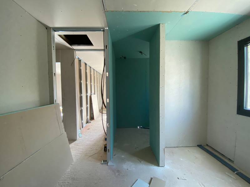 Montage de cloisons pour création de salle d'eau