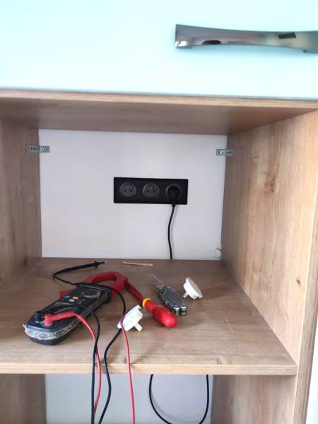 Rénovation et test des appareillages électriques d'une cuisine 