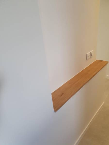 Pose de tablette en chêne massif 