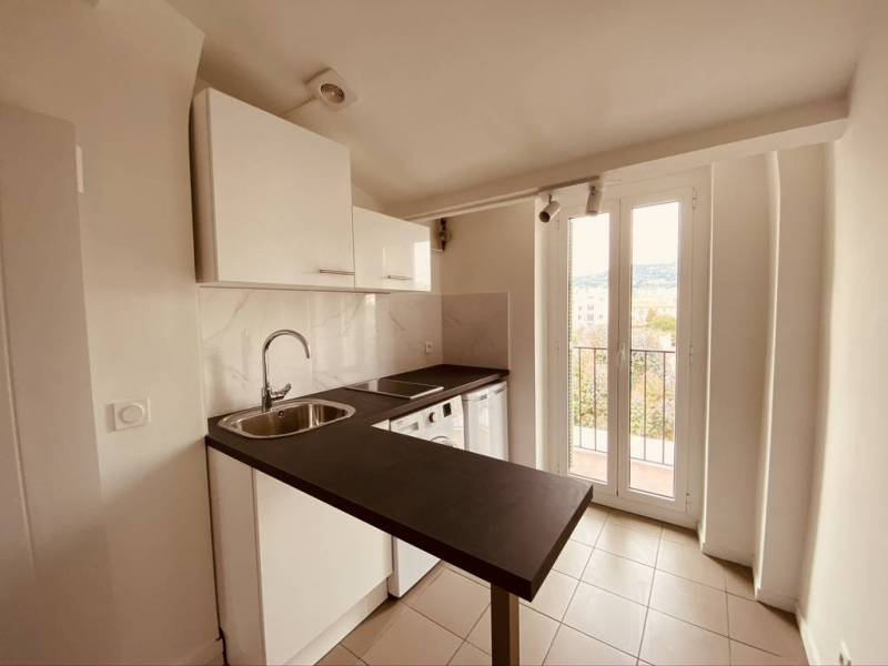 Rénovation complète d'un studio sous comble à Nice, quartier Libération