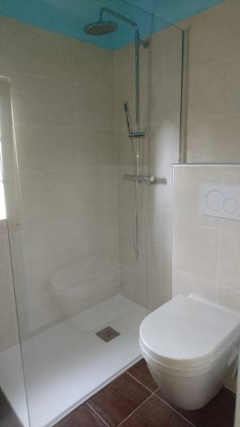 Vue douche et WC Géberit, Granicruz Nice