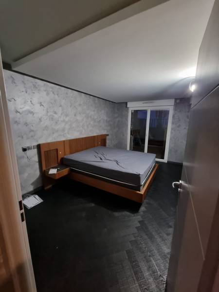 Application de peinture à effet, rénovation d'une chambre 