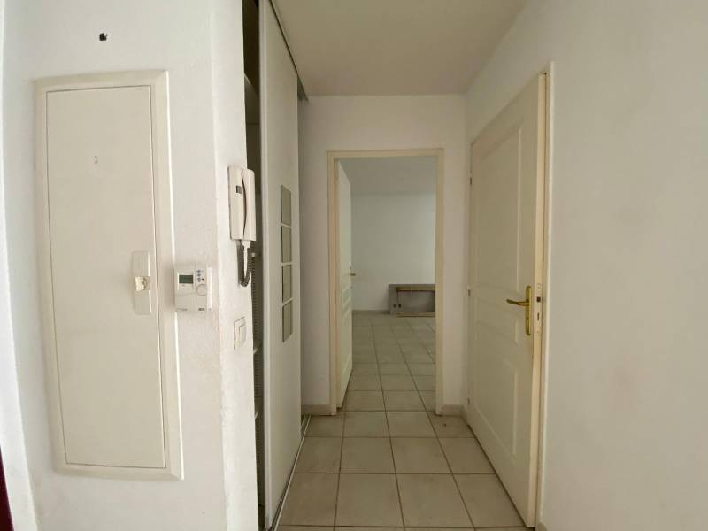 Avant rénovation de sols et murs à Cagnes-sur-Mer, pour des espaces modernes et durables !