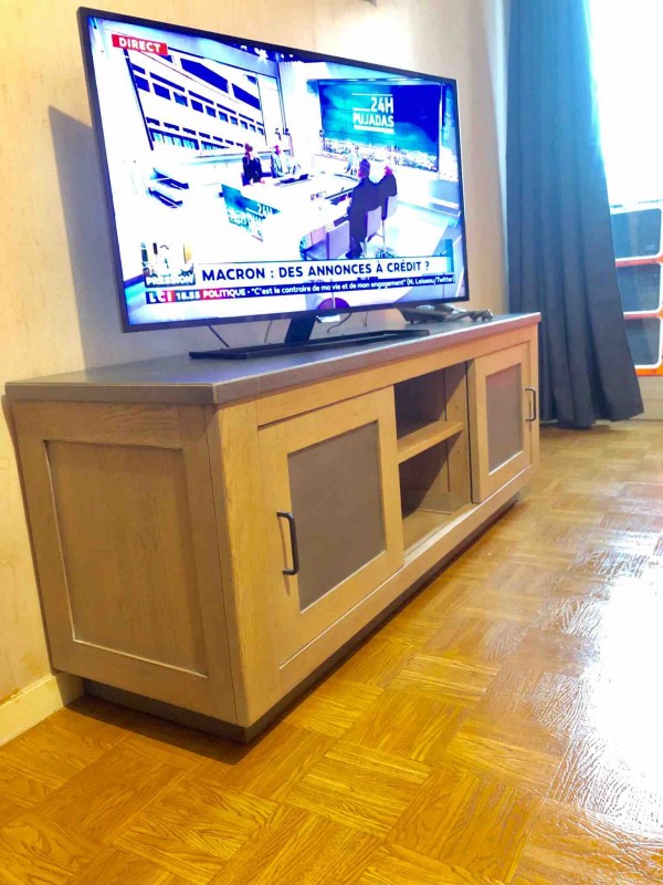 Vue de profil aménagement salon Granicruz