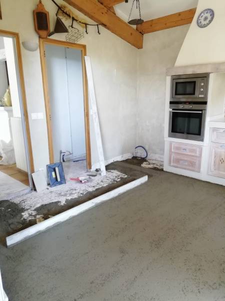 Pose d'une chape en ciment