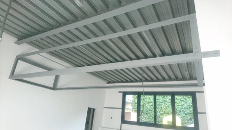 Faux plafond métallique, rénovatino studio début  2020 Granicruz