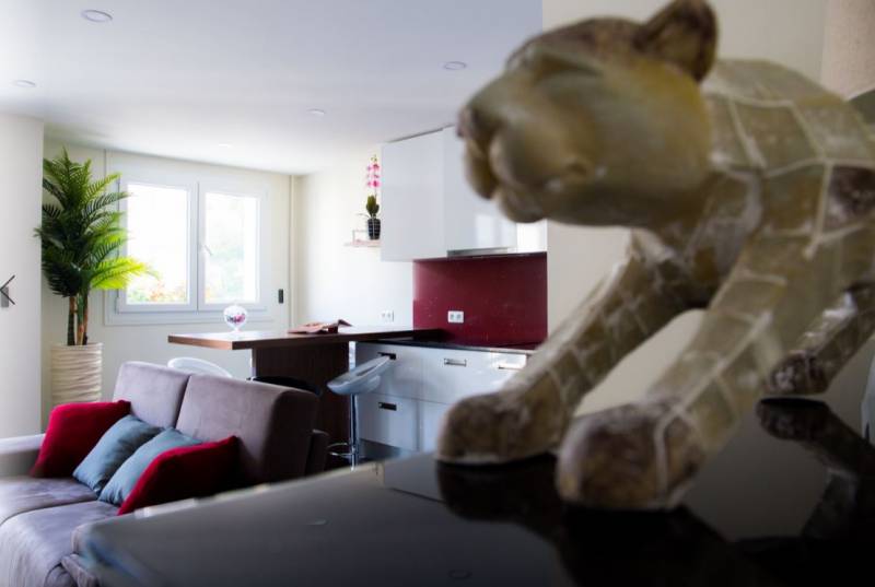 Réalisation sur-mesure d’un secrétaire laqué, Nice. société, artisan, menton, cannes, antibes, modernisation, cuisine