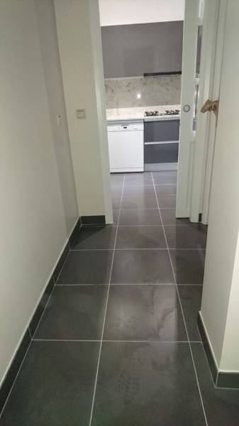 Carrelage grafite gris couloir et cuisine