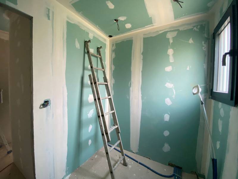 Pose de cloisons hydrofuge