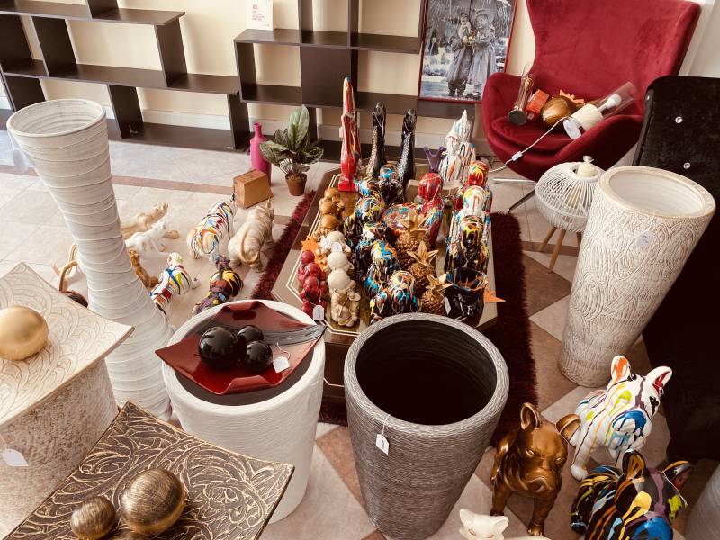 Objets céramiques : bouddha, vishnou.