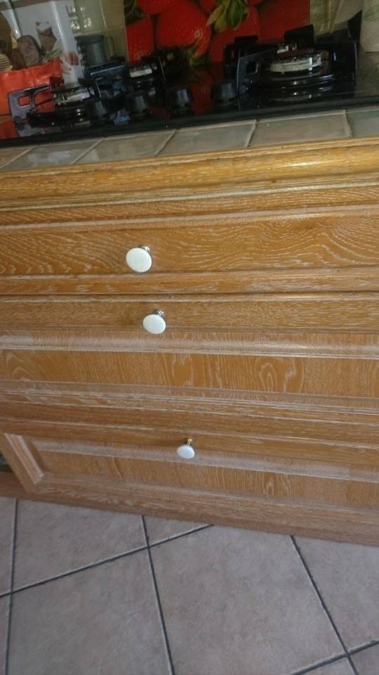 Détail meuble bas à coulissants avant rénovation GRANICRUZ