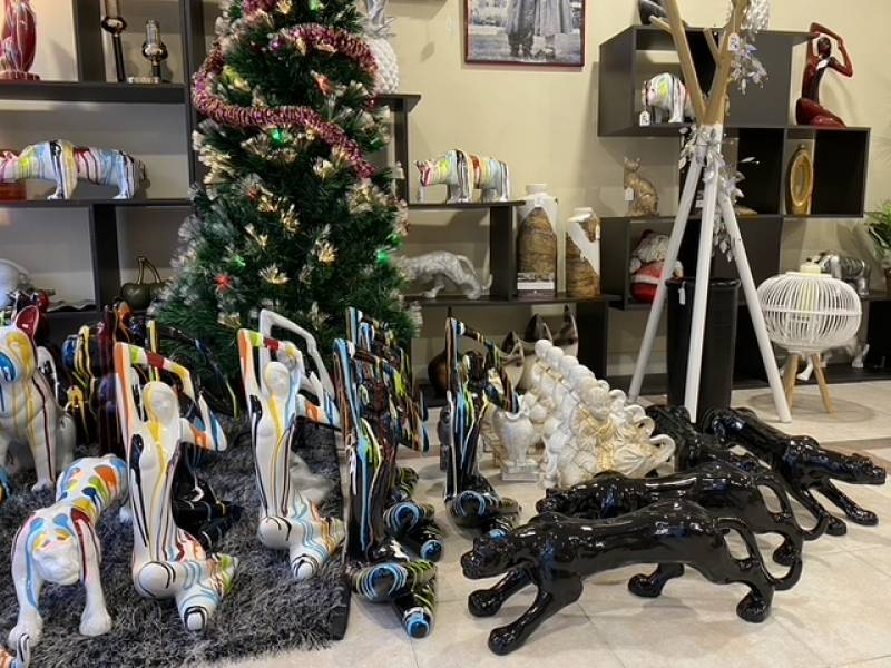 Au pied du sapin des nouveautés chez Granicruz ! la rénovation en plâterie, peinture, électricité, plomberie, carrelage, sanitaire, cuisine, menuiserie, chauffage, revêtement de sol, climatisation.
