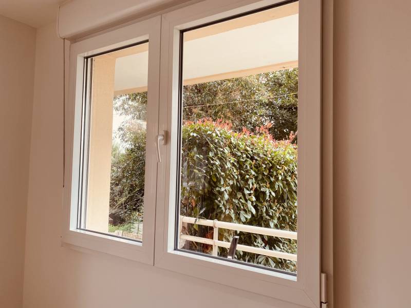 fenêtre sur mesure, volet roulant manuel, double vitrage