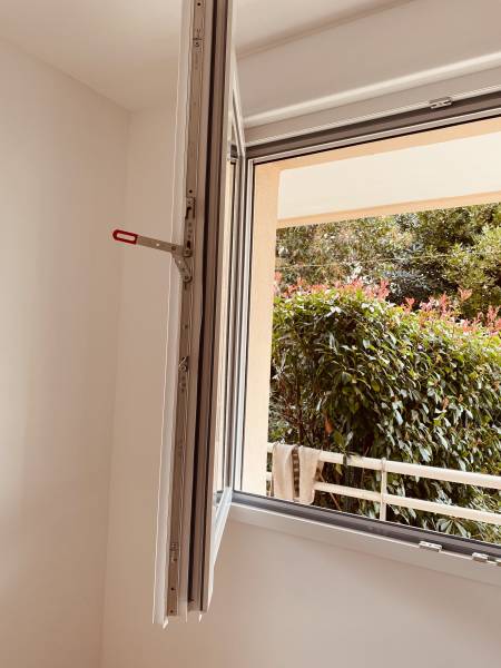 Fenêtre sur mesure, volet roulant integré manuel, double vitrage
