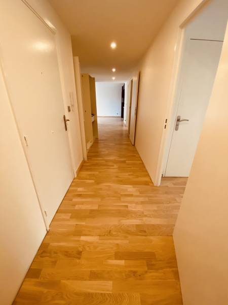 Rénovation des sols en parquet en bois massif