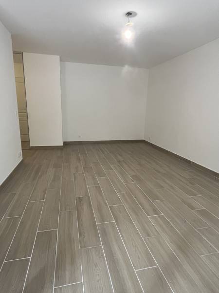 Aprés rénovation de sols et murs à Cagnes-sur-Mer, pour des espaces modernes et durables !