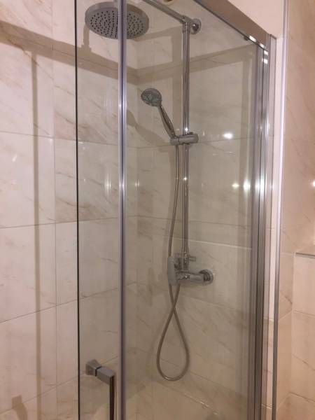 Douche paroi coulissante en verre 