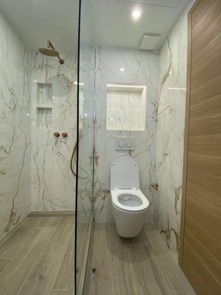 Pose de carrelage sol et murs salle d'eau 