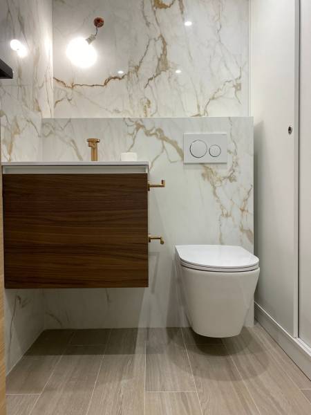 Pose de WC et carrelage