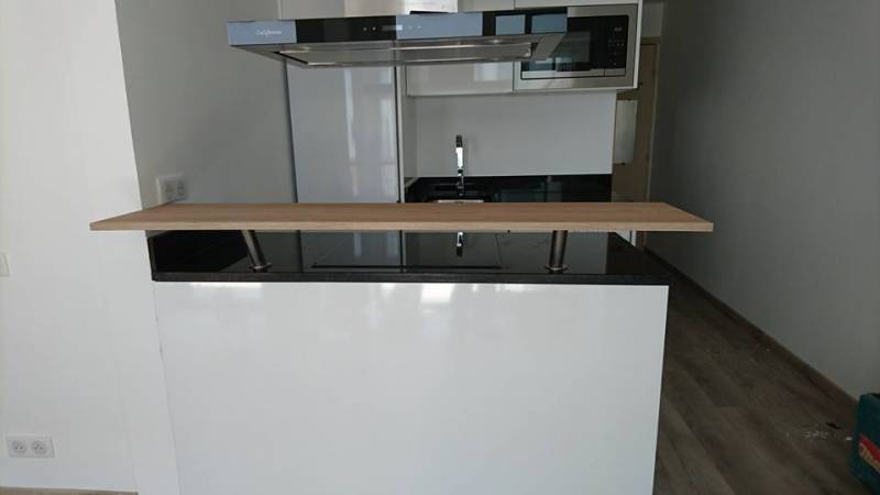 Vu de face cuisine granite noir nice