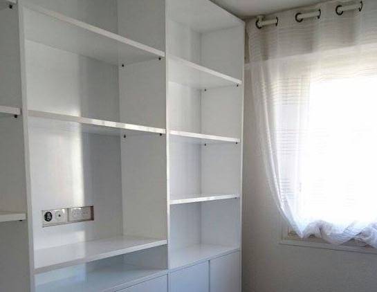 Amoire bibliothèque sur mesure