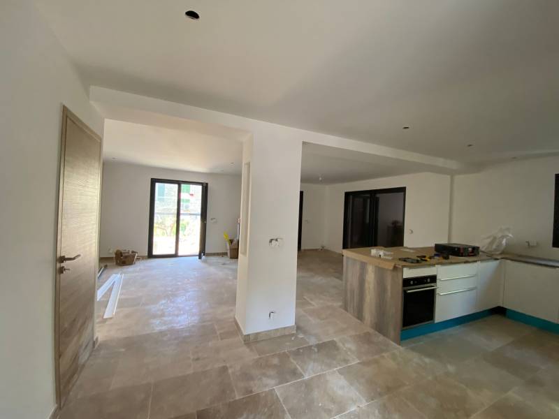 Travaux généraux dans une maison neuve 