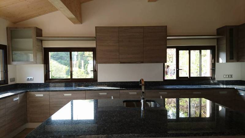 Ilot central granite et évier de 2m X1,20m